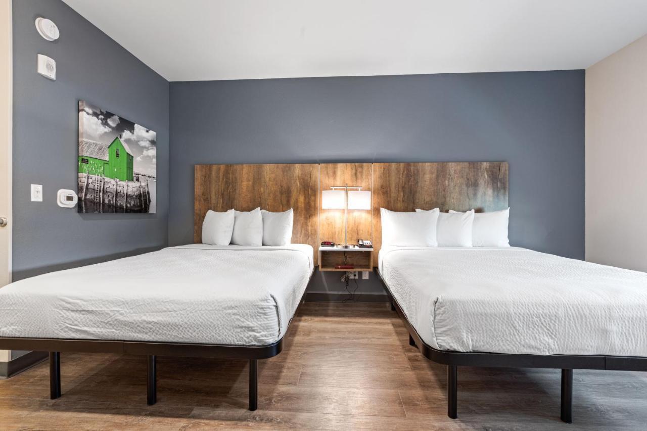 Standard Studio Queen Room with Two Queen Beds- Non-Smoking