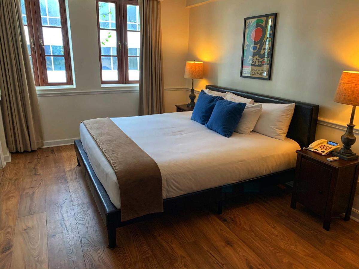 King ADA Room