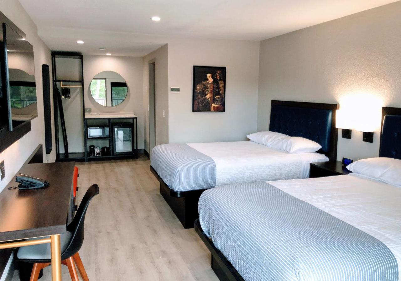 Double Room with Two Double Beds - Non-Smoking
