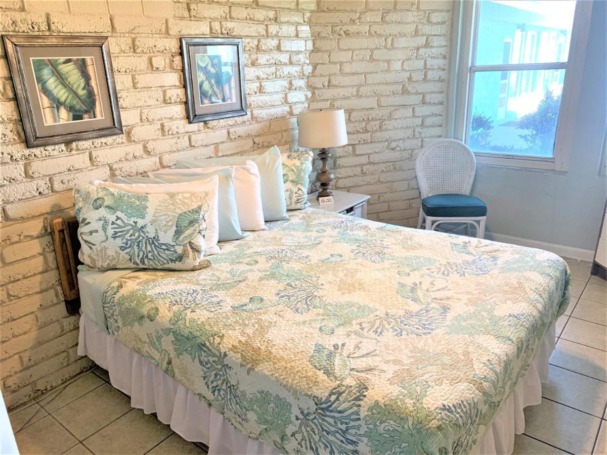 Queen Room,1076079205:JPEG