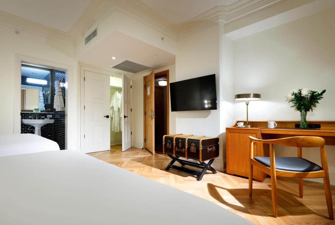 Family Room,1435362154:JPEG