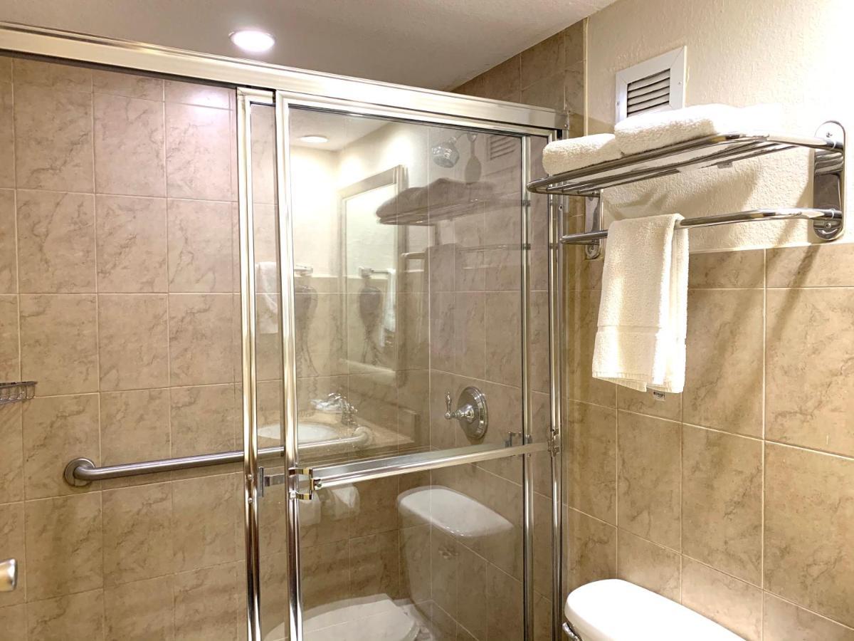 Deluxe King Room Jacuzzi Non-Smoking,1742654882:JPEG