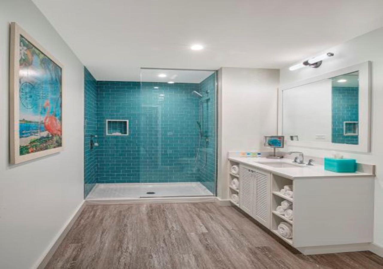 King Suite with Ocean Front