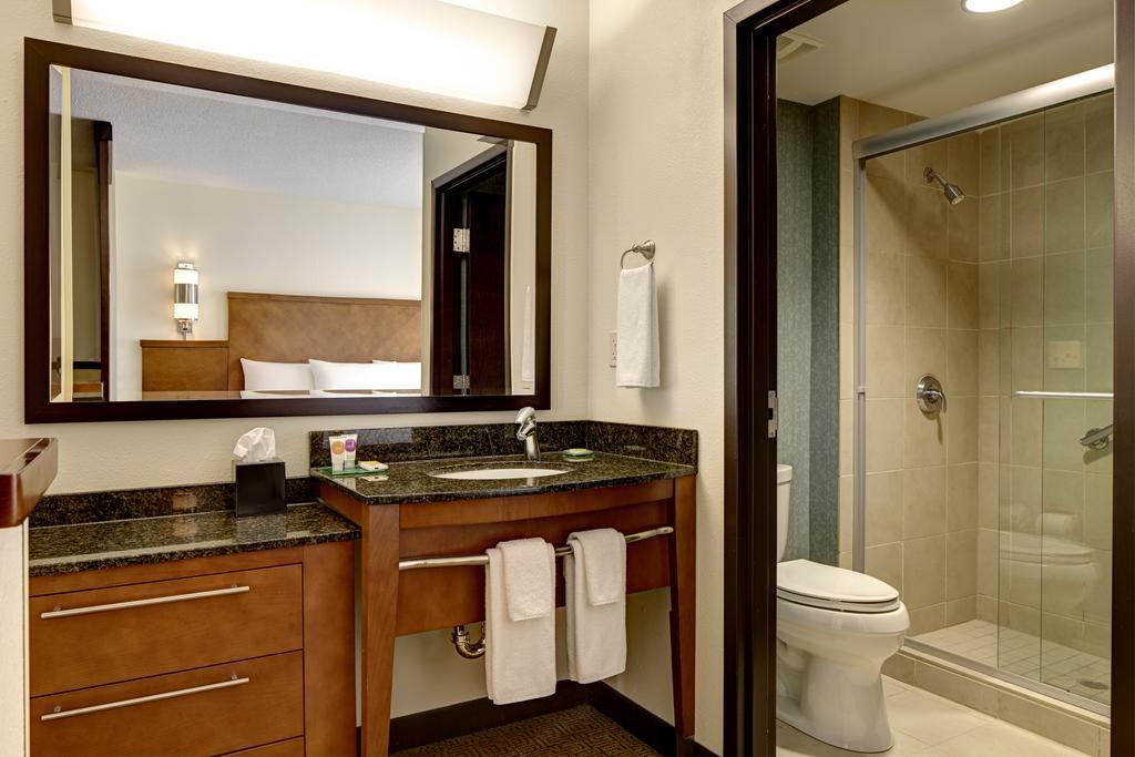 Habitación con cama extragrande y sofá cama - Planta superior