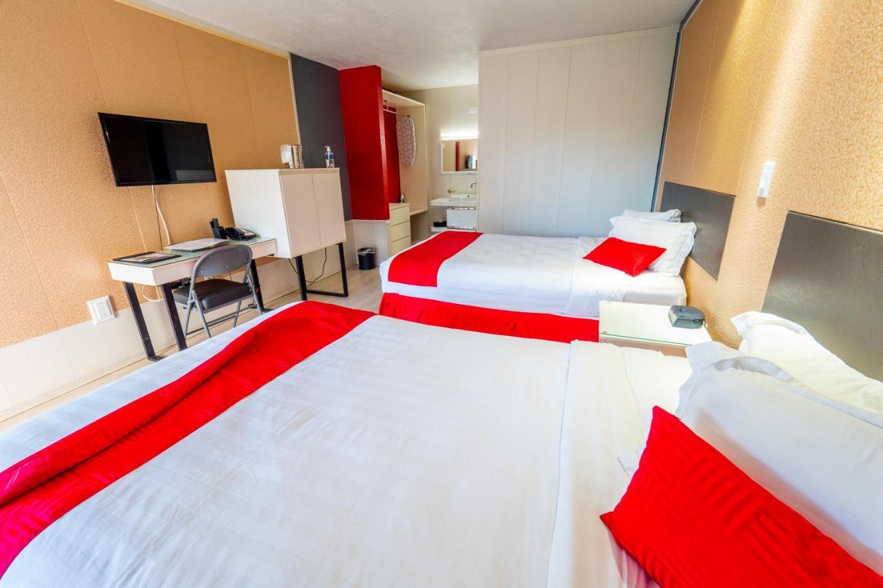 Quarto Duplo com 2 Camas de Casal - Não Fumantes