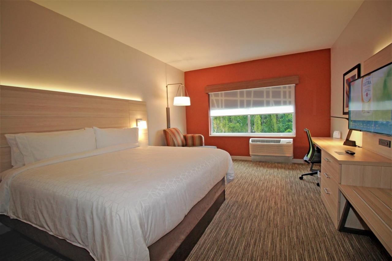 King Room - Mobility Access/Hearing Accessible