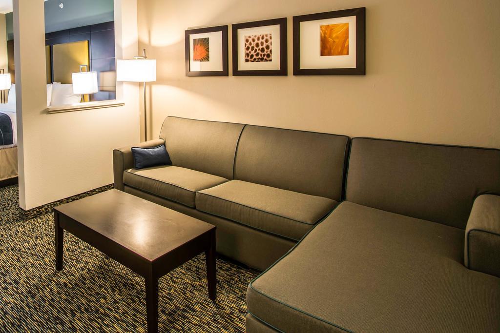 Queen Suite with Two Queen Beds - Non-Smoking