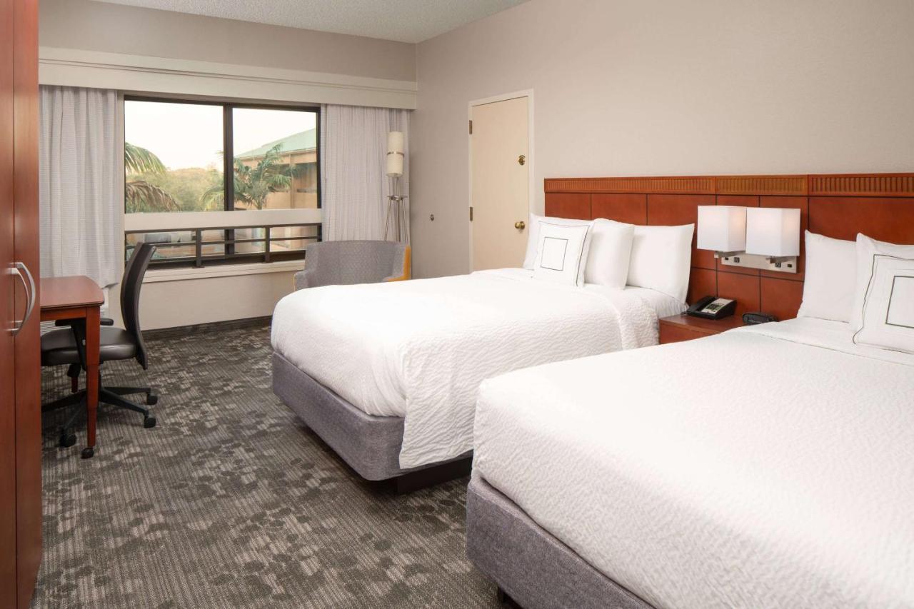 Mobility Accessible Deluxe Two Queens with Tub