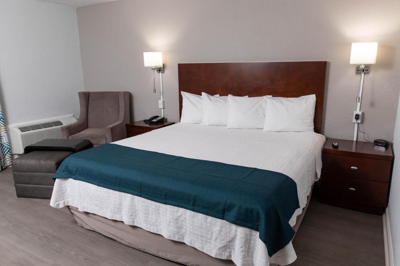 Deluxe King Room - Non-Smoking,1197134854:JPEG