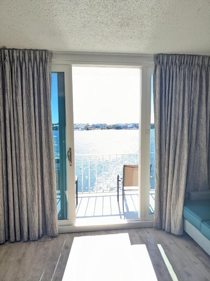 Queen Room with Two Queen Beds and Harbor View - Non-Smoking