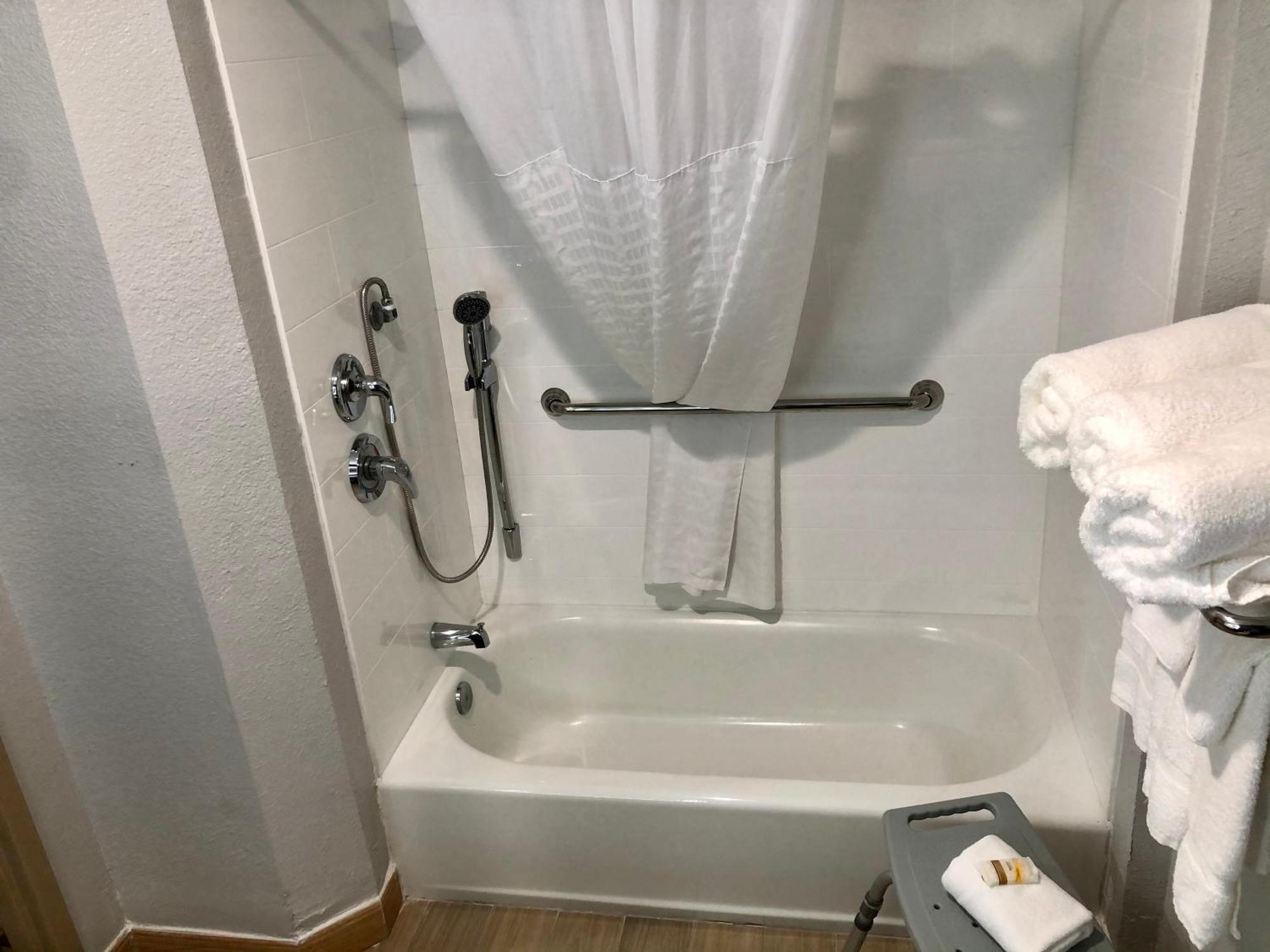 Queen Room with Two Queen Beds - Mobility Access/Non-Smoking