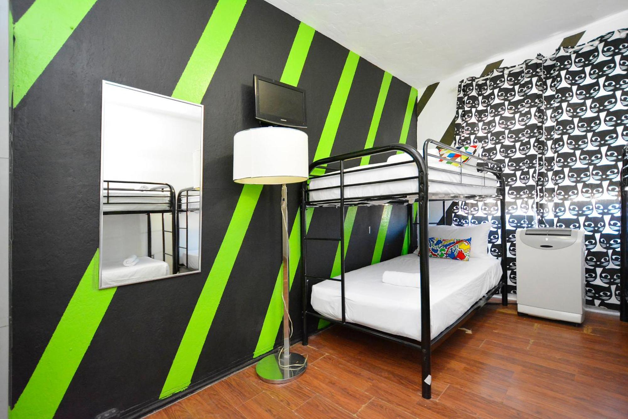 Cama em Dormitório Feminino com 4 Camas