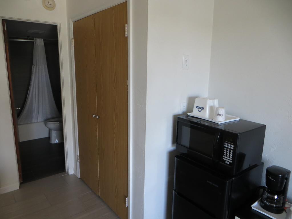 Queen Room with Two Queen Beds - Non-Smoking,122389225:JPEG