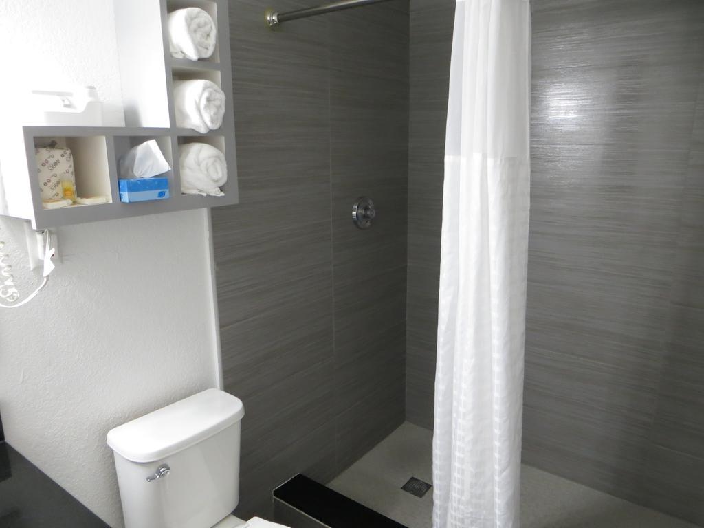 1 King Bed and 1 Queen Bed, Ocean Front, Efficiency, Non-Smoking,1280378650:JPEG