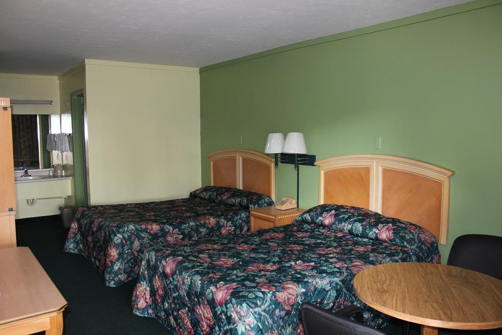 Double Room with Two Double Beds - Smoking