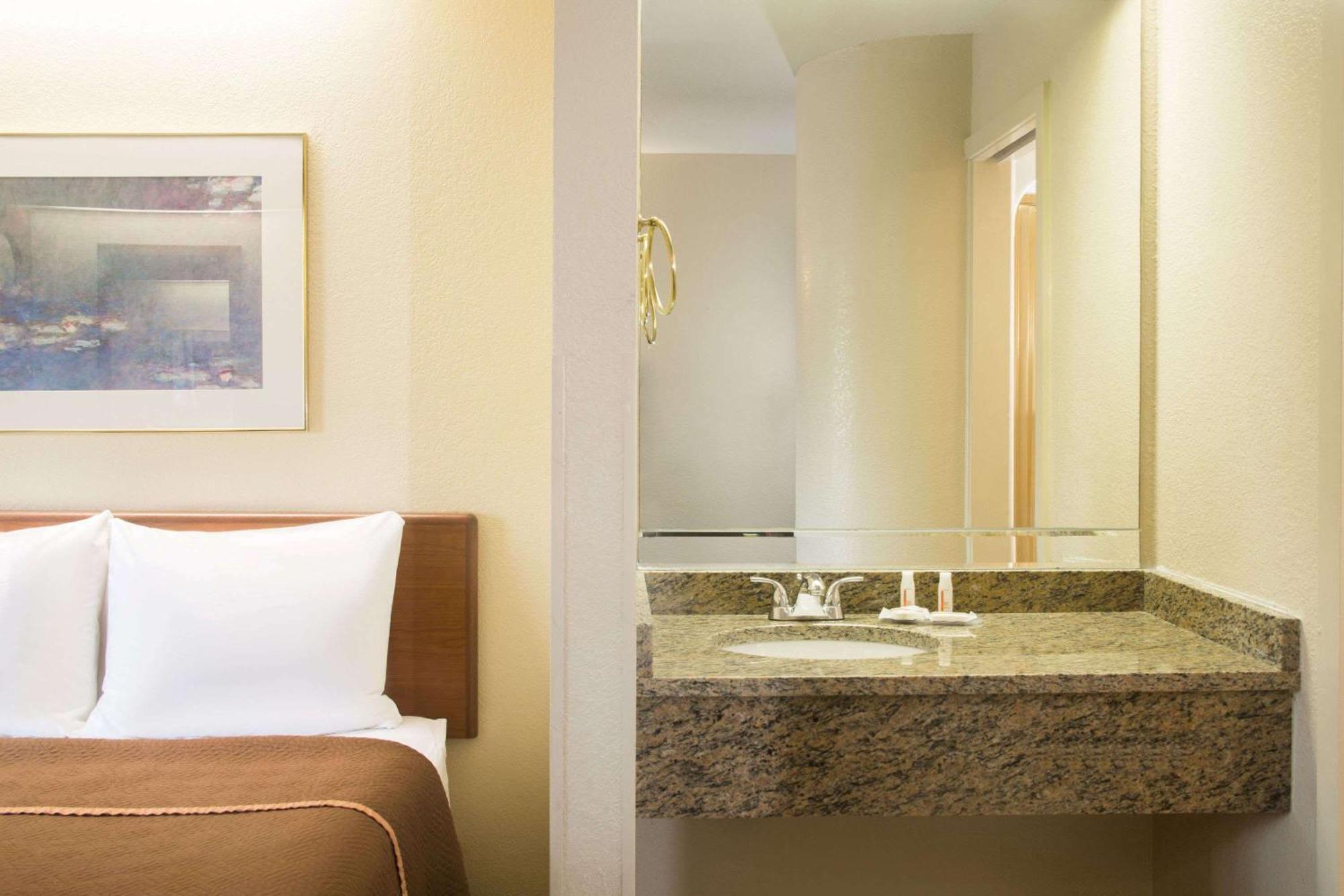 Double Room Two Double Beds Non-Smoking