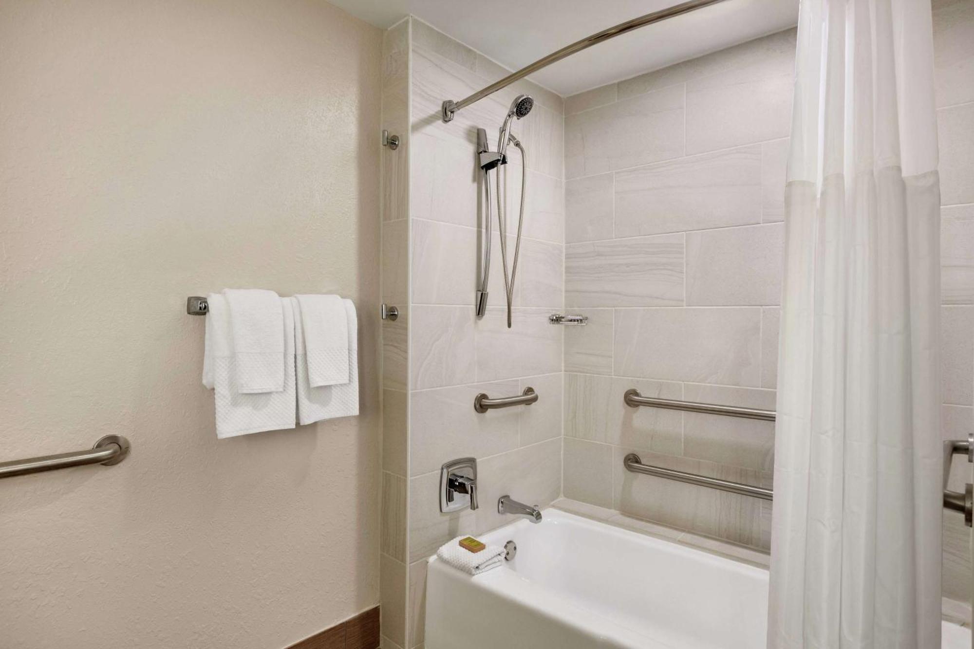 Camera King con Vasca da Bagno - Accesso Disabili
