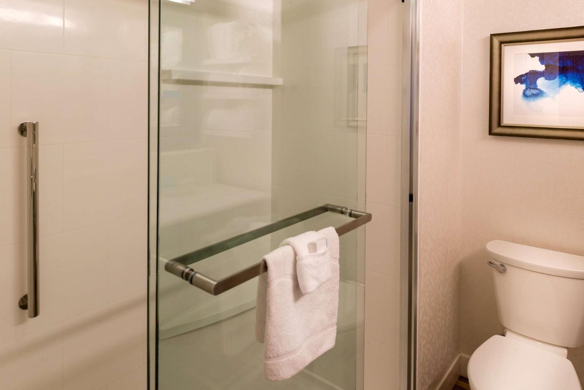 King Room with Sofa Bed and Walk-In Shower - Non-Smoking