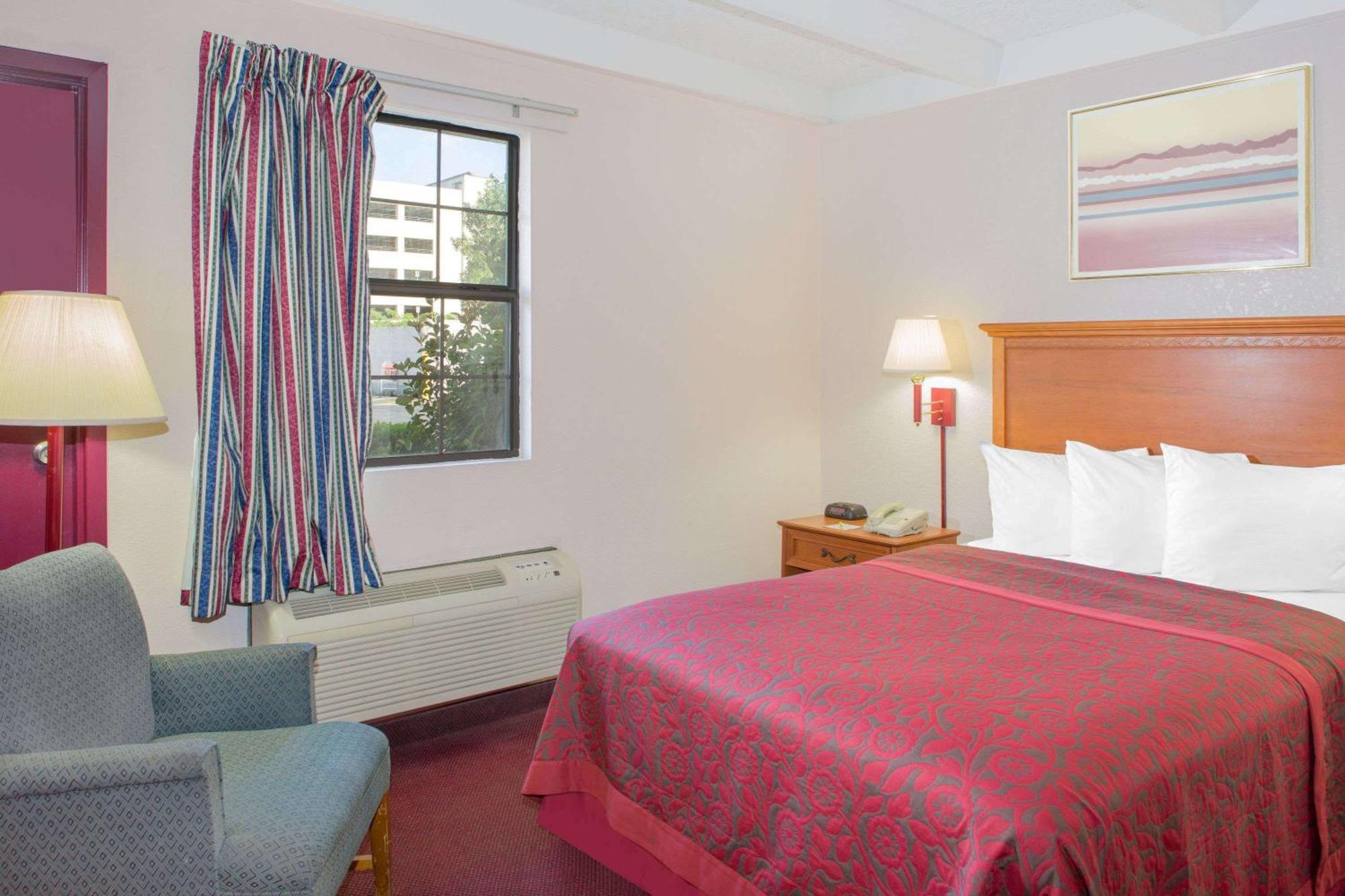 Double Room Mobility Accessible or Non-Smoking,1705834248:JPEG