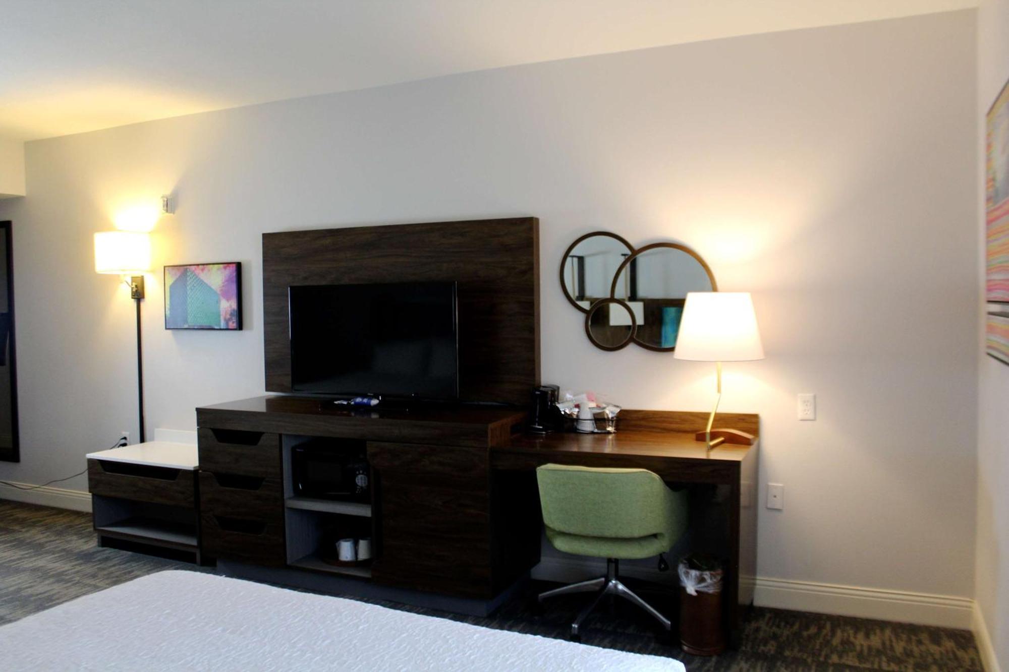 Double Room Two Queen Beds Bath Tub Mobility Hearing Access or Non-Smoking,1276557883:JPEG