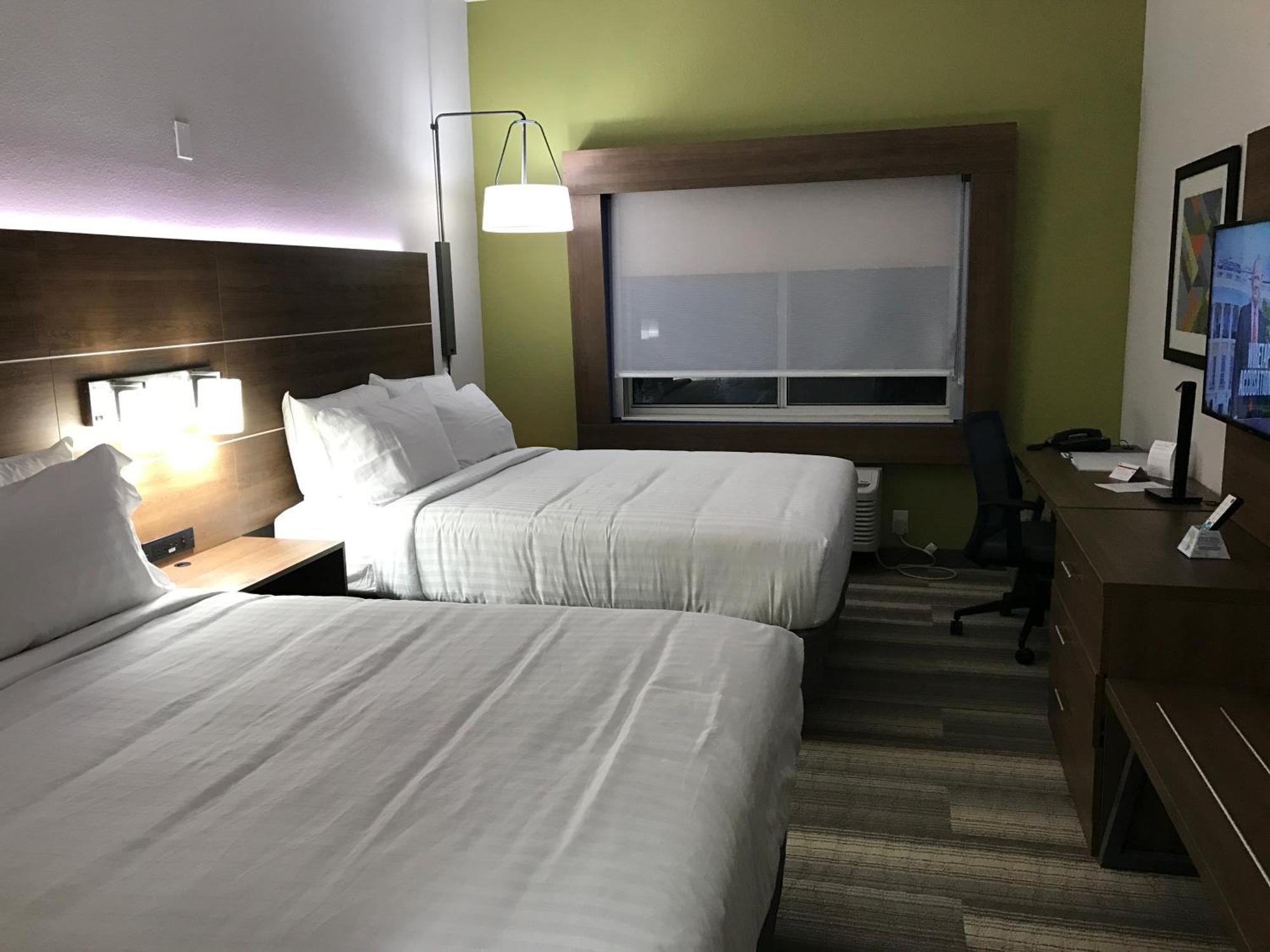 Standaard Kamer met 2 Queensize Bedden