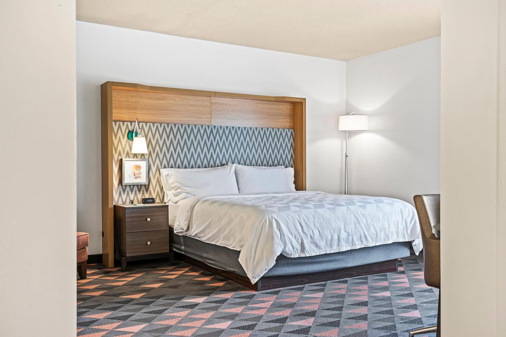 King Room - Mobility Access Tub - Non-Smoking