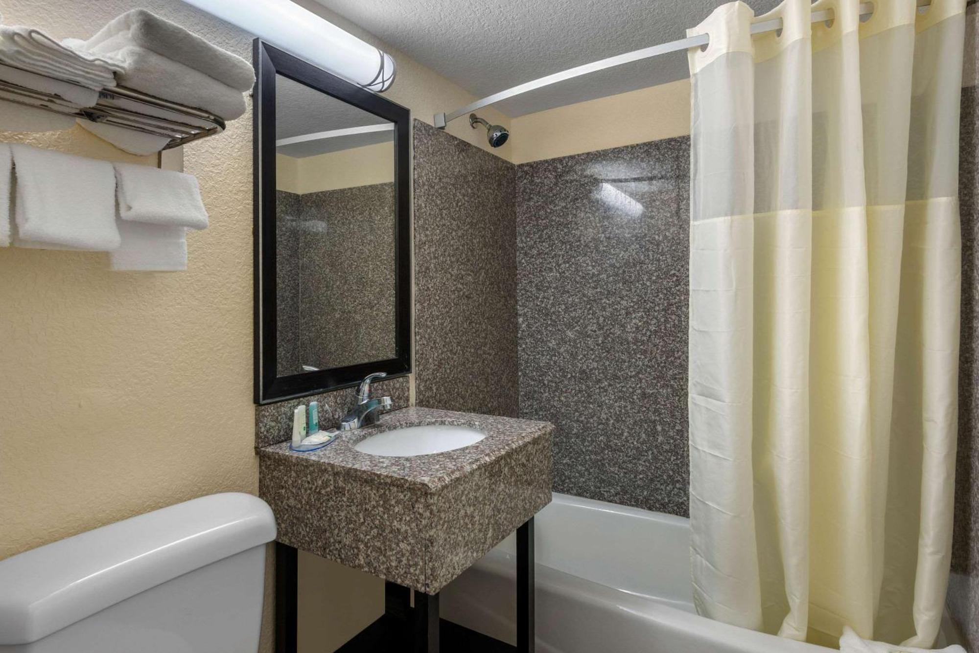 Double Room with Two Double Beds - Non-Smoking/Parking View
