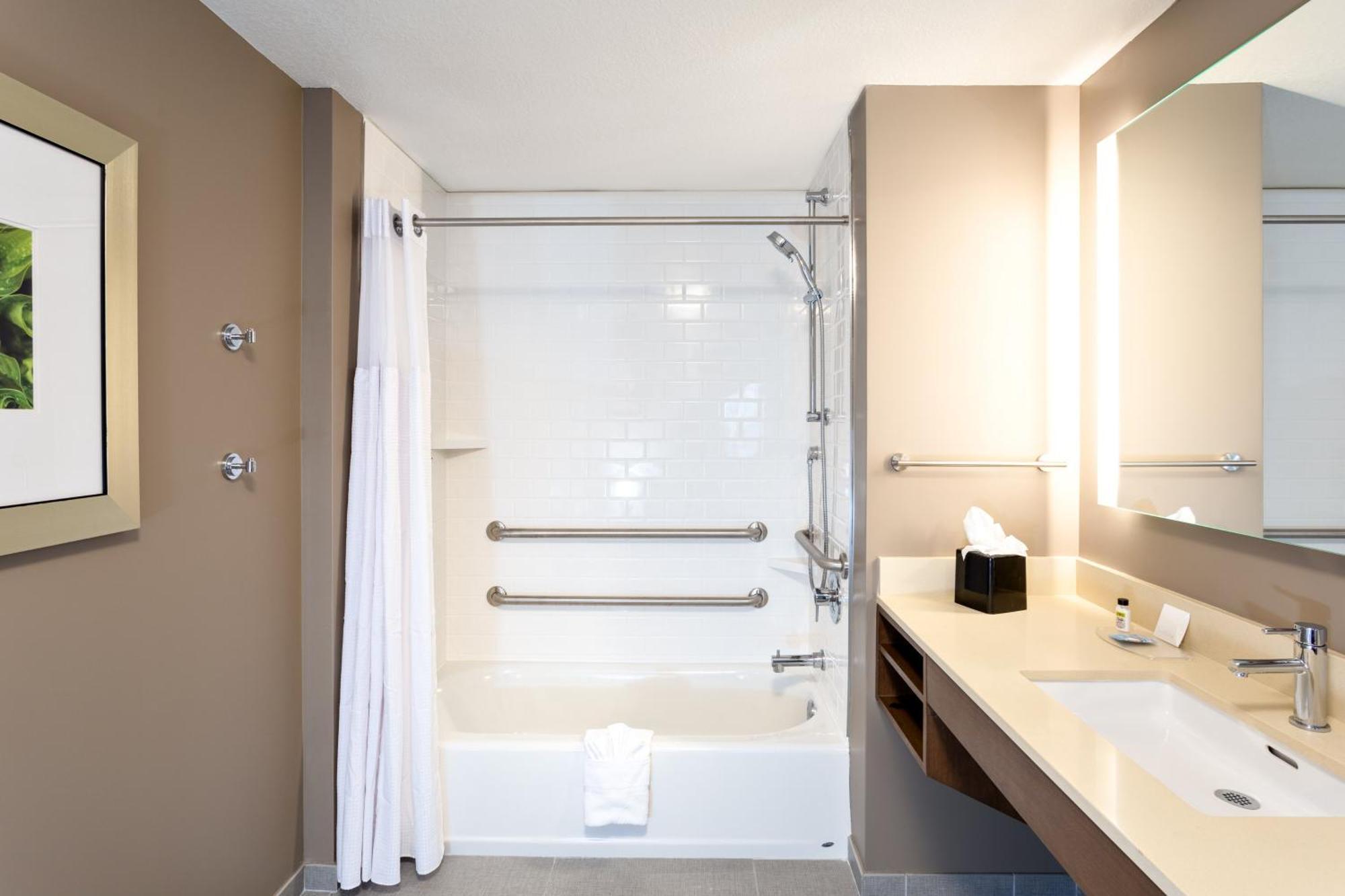 Studio Suite Two Queen Beds Hearing Mobility Accessible Tub,1284223102:JPEG