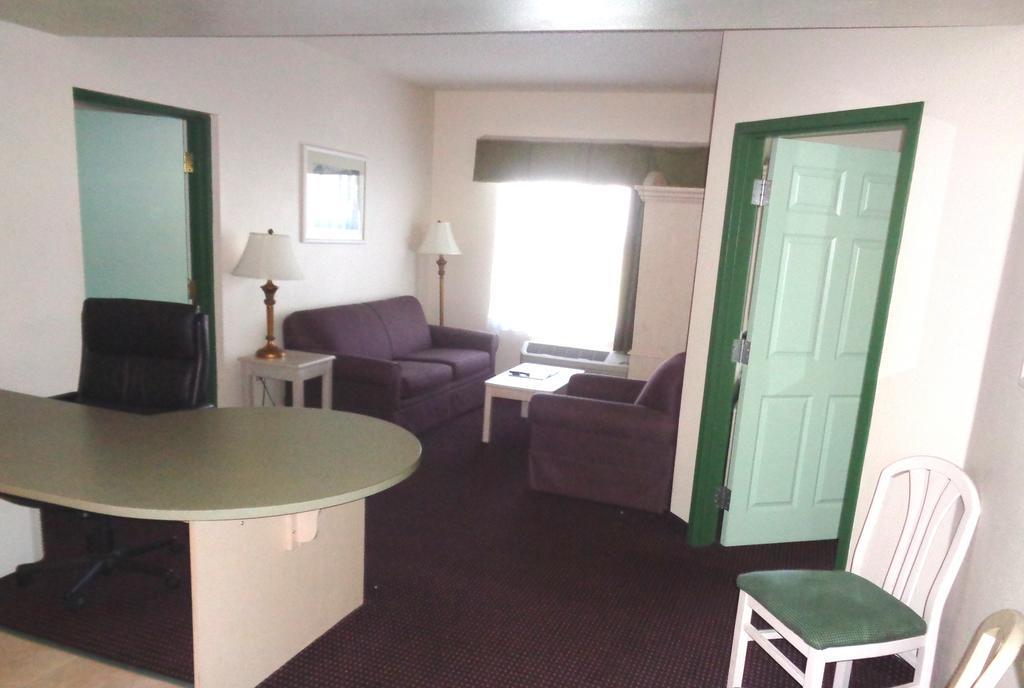 Two Bedroom Queen Suite