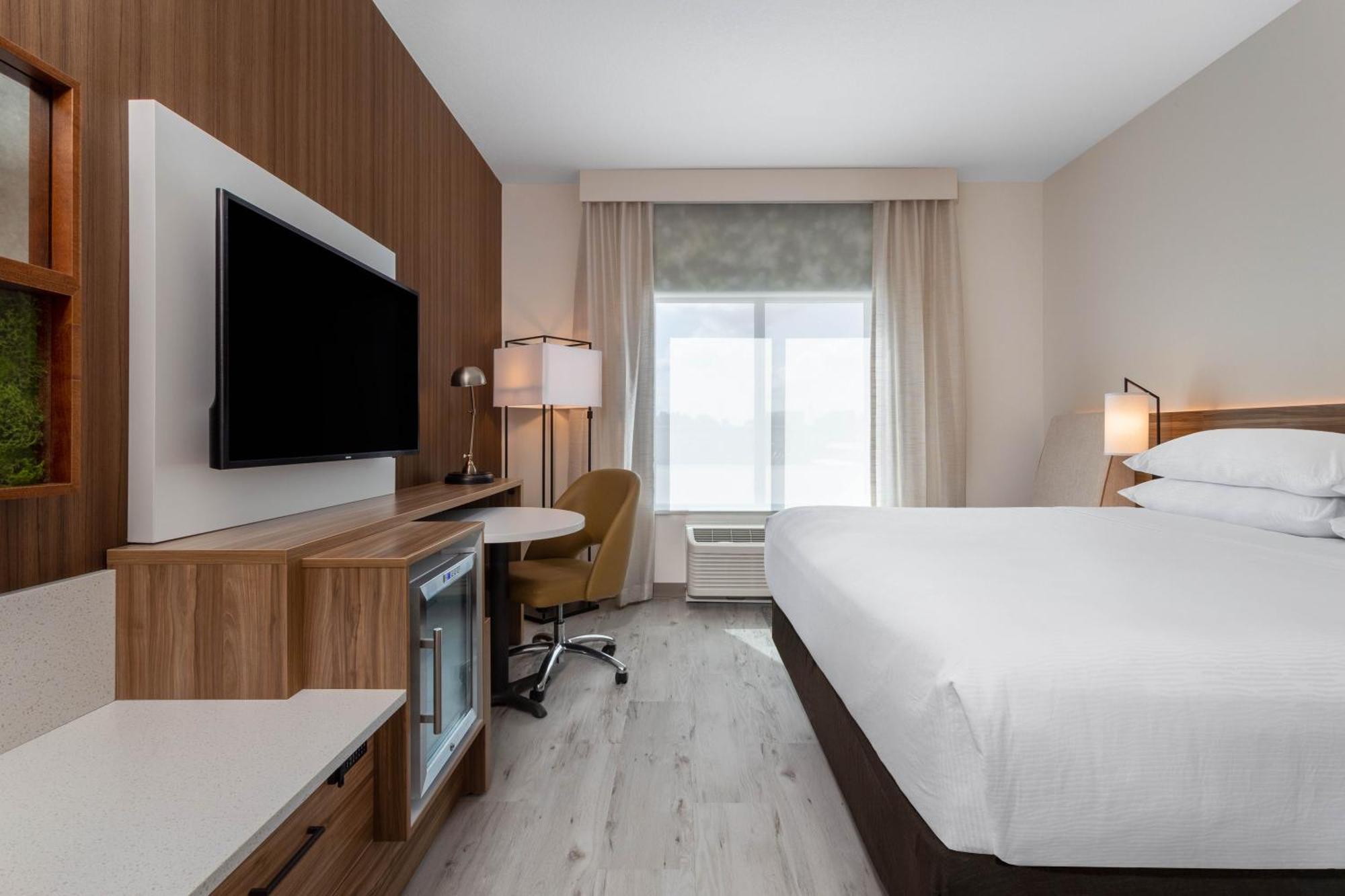 King Room No Resort Fee,1285236799:JPEG