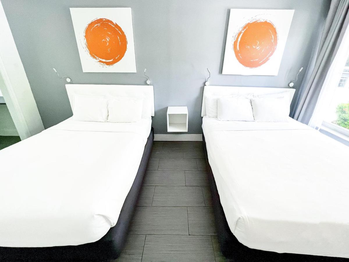 Studio Two Queen Beds,1287977920:JPEG
