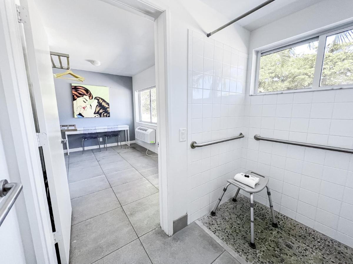 Deluxe King Studio Accessible