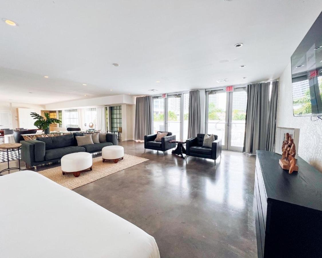 Penthouse I,1293449926:JPEG
