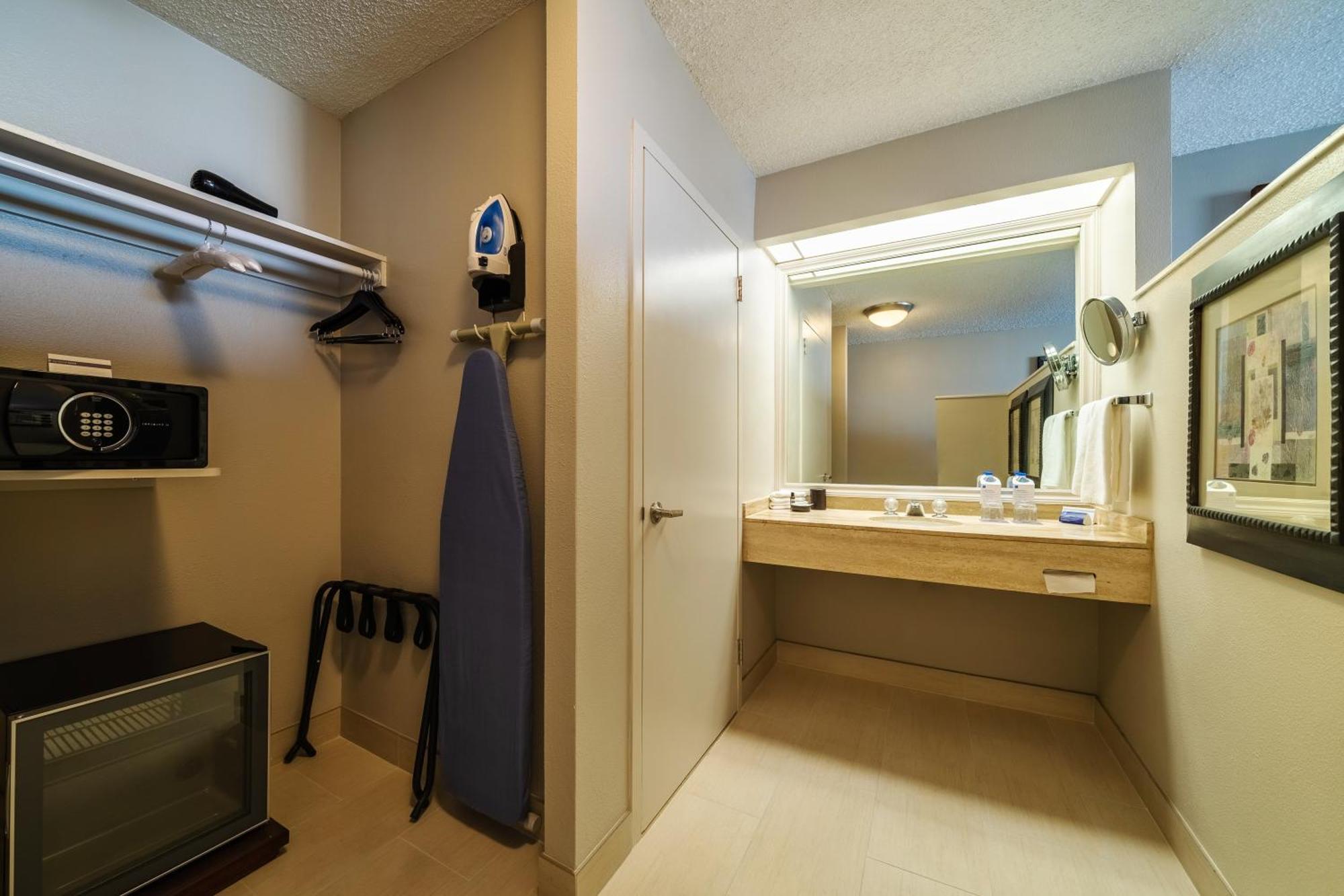 King Room with Accessible Shower - Disability Access