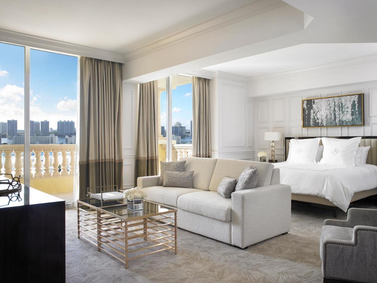 Deluxe Zimmer mit Kingsize-Bett und Stadtblick