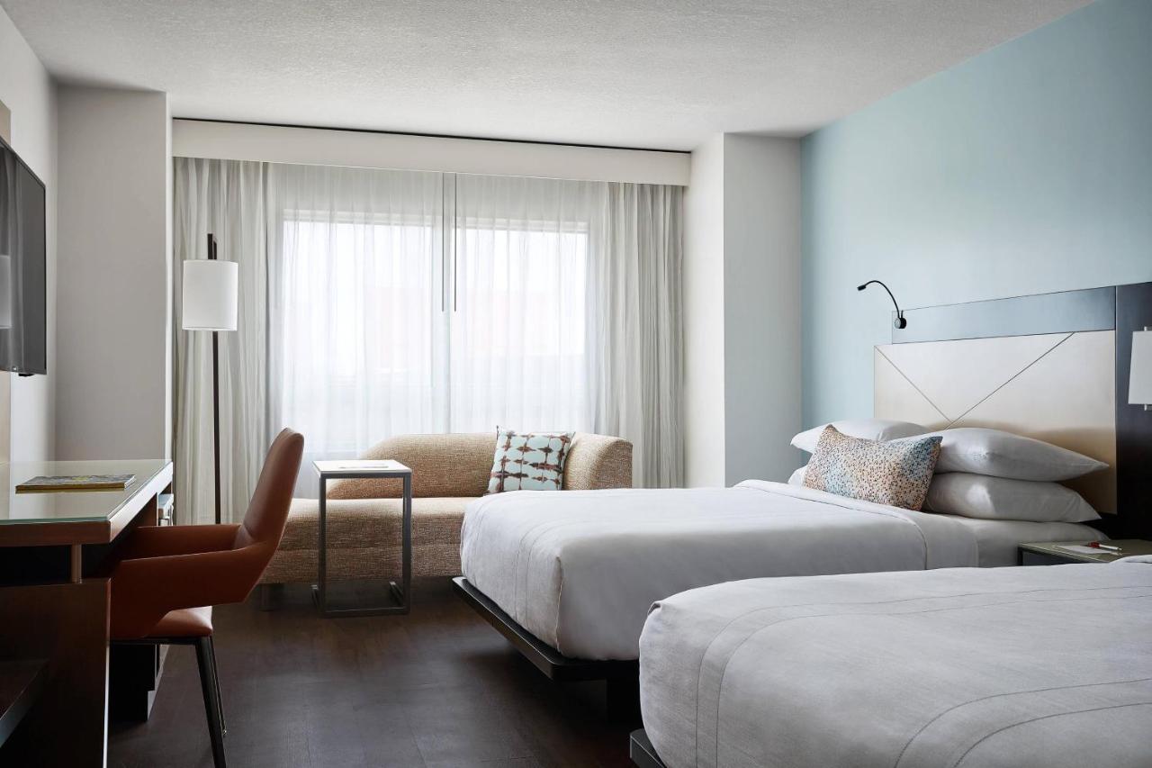 Habitación con cama grande