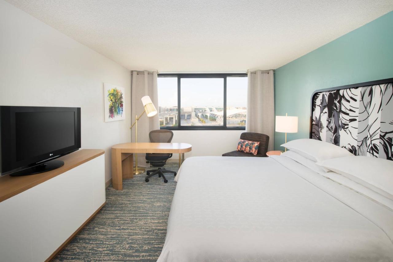 Traditional, Guest room, King, City view,1410390827:JPEG