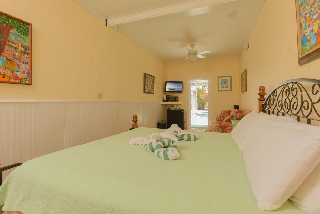 Chambre Lit King-Size - Vue sur Piscine