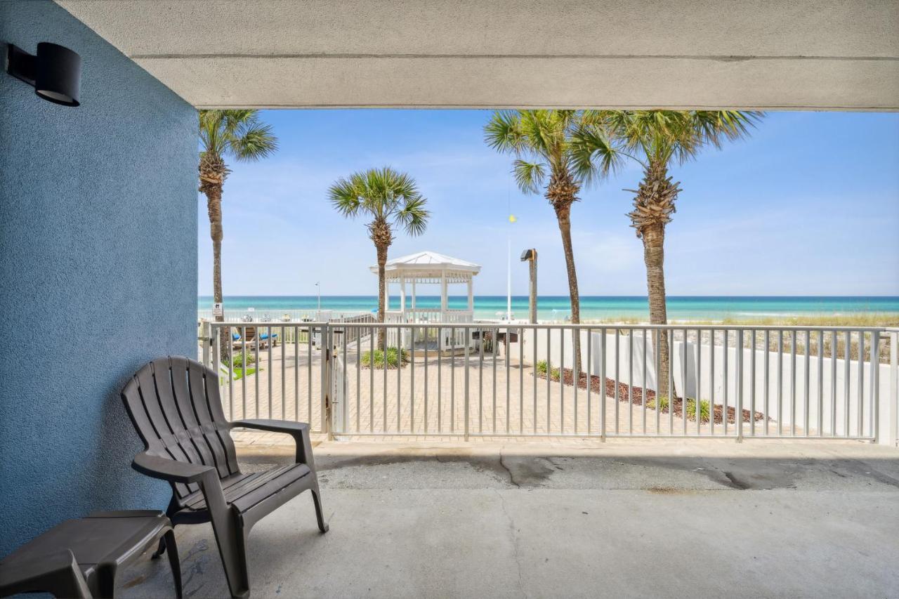 Beachfront Walkout Room Queen or Queen Kitchen Split Accommodations