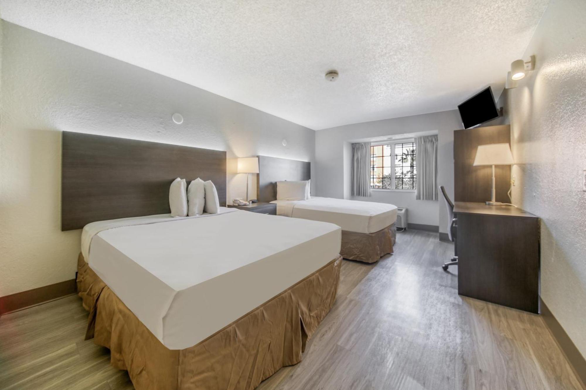 Habitación con 2 camas grandes - Adaptada para personas de movilidad reducida - Ducha a ras de suelo