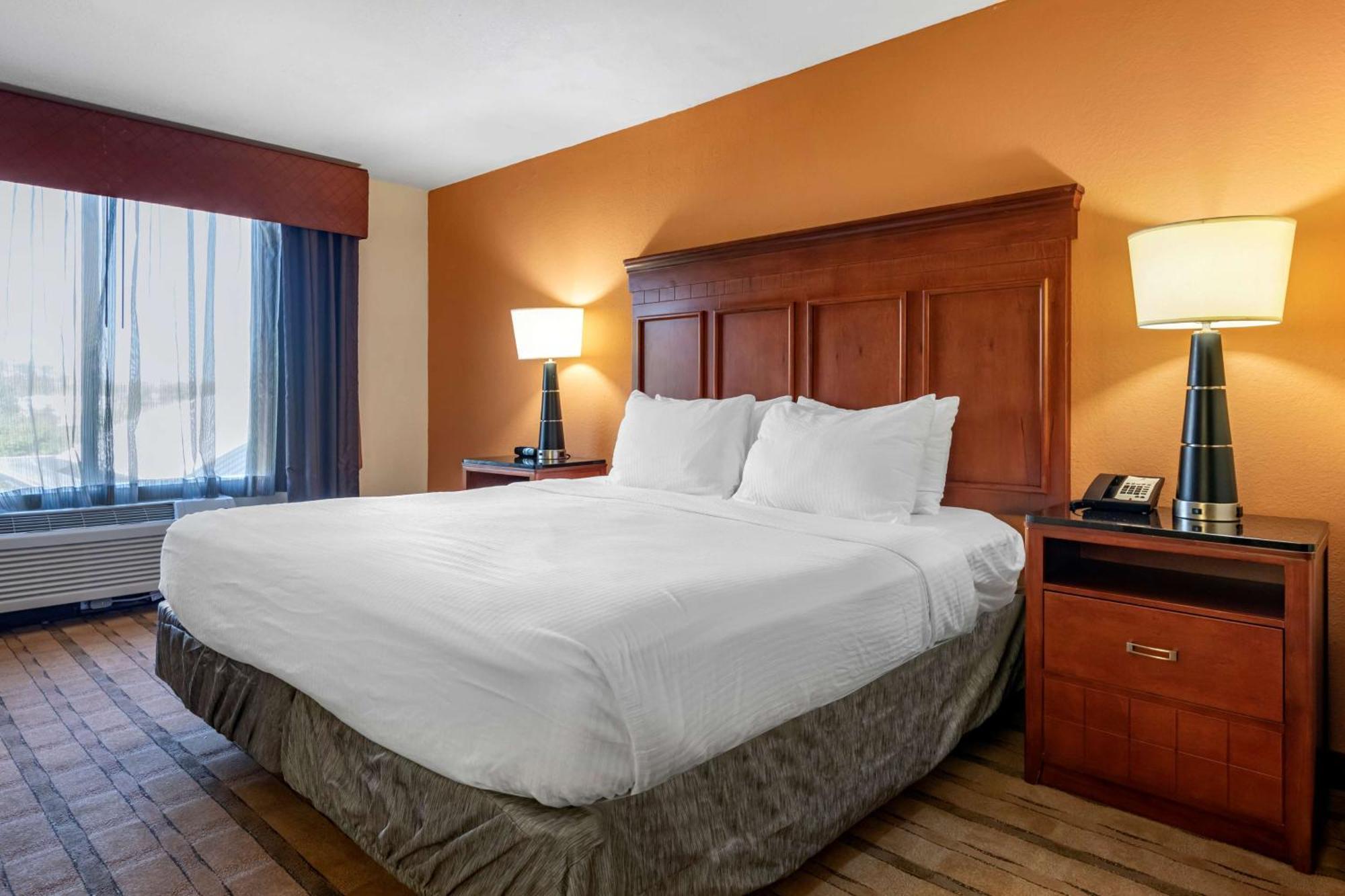 King Suite with Sofa Bed - Non-Smoking