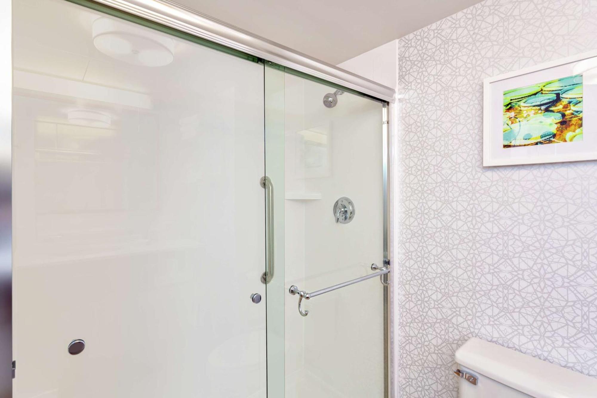 King Suite - Mobility/Hearing Accessible - Non-Smoking