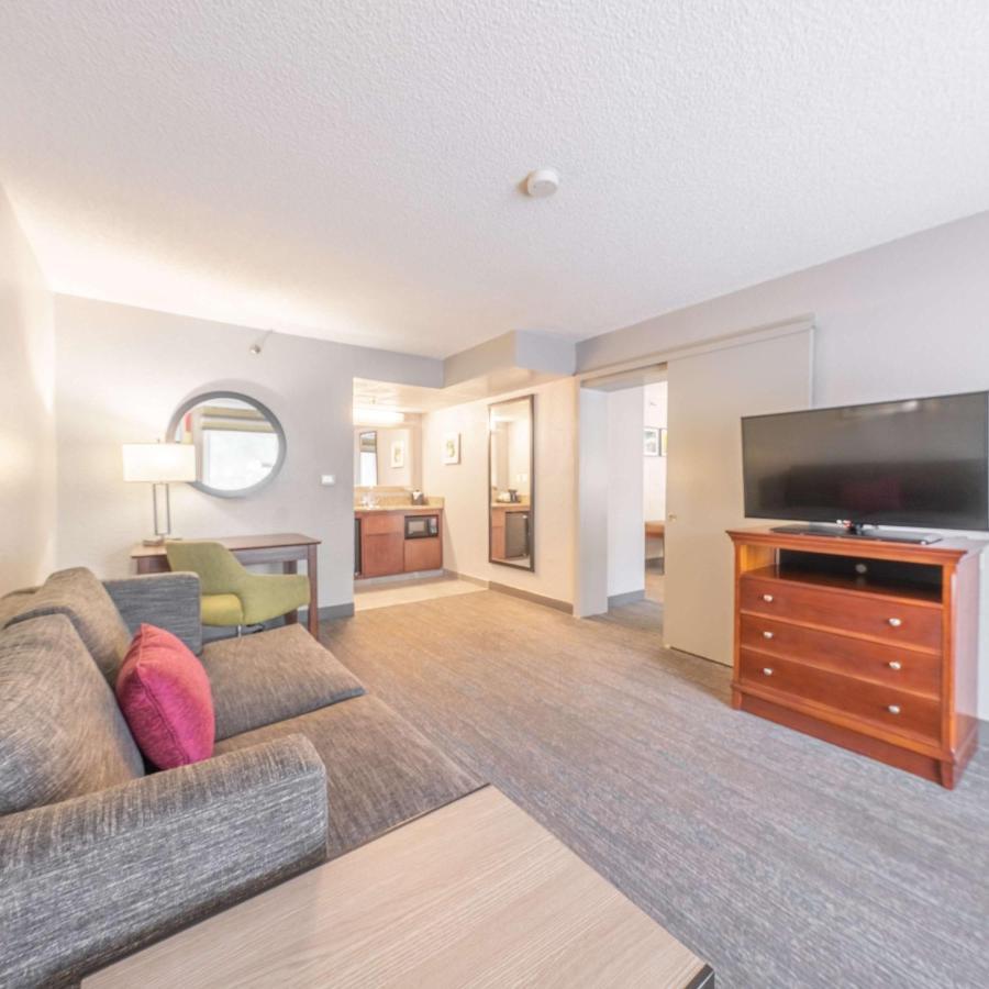 One-Bedroom King Suite - Exterior Entrance/Non-Smoking
