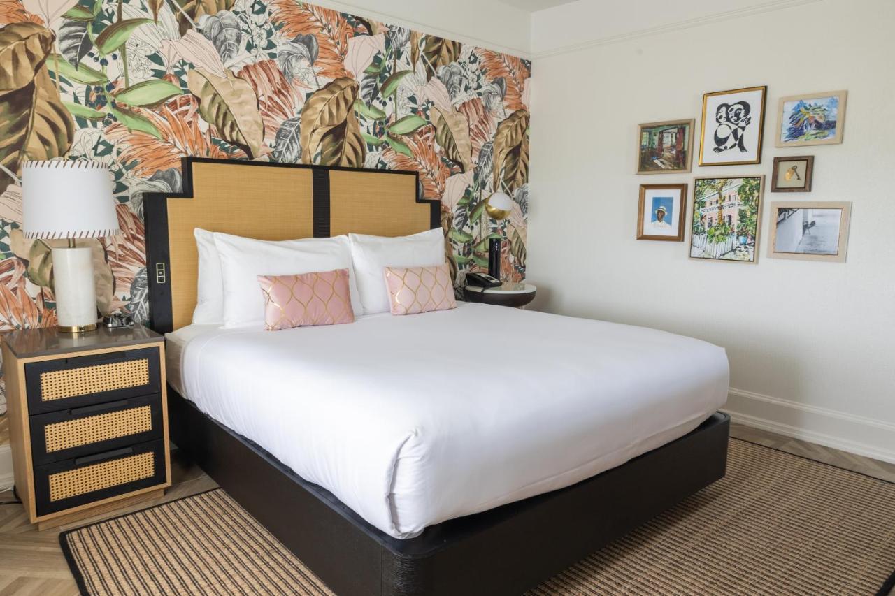 1 Bedroom Suite, 1 King, Sofa bed,  City View, Balcony
