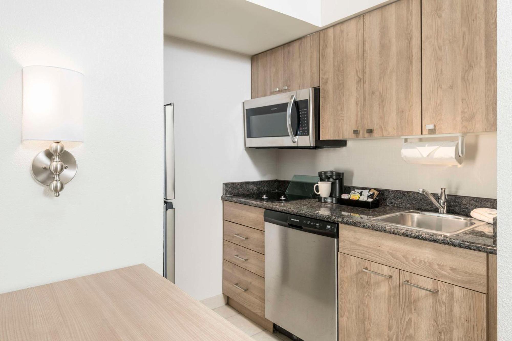 Suite met 1 Slaapkamer en 2 Queensize Bedden - Rookvrij