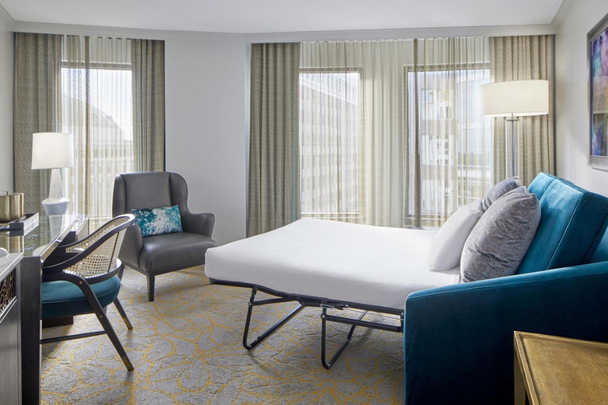 King Suite with Sofa Bed and Spa Bath,1529974471:JPEG