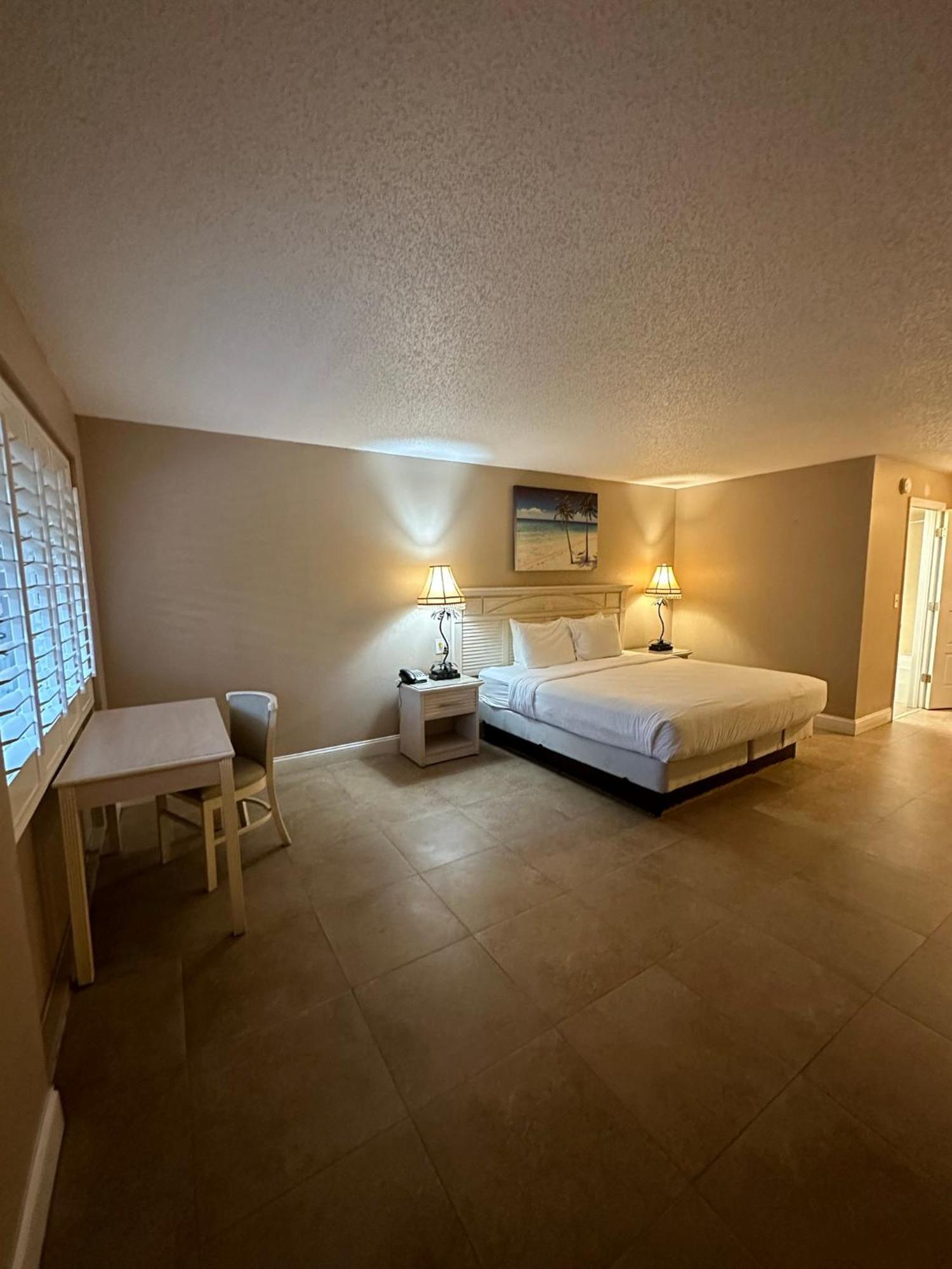 Zimmer mit Kingsize-Bett