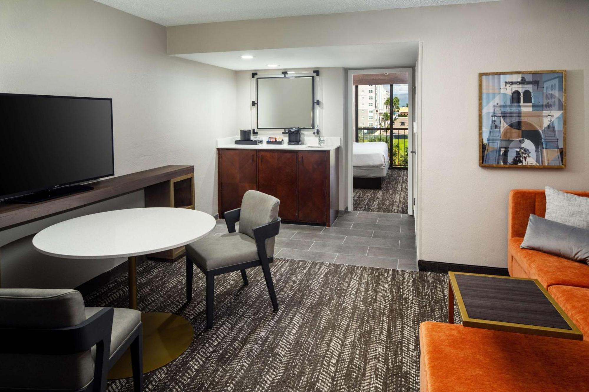 One-Bedroom Double Suite with Two Double Beds - Non-Smoking,1542552598:JPEG