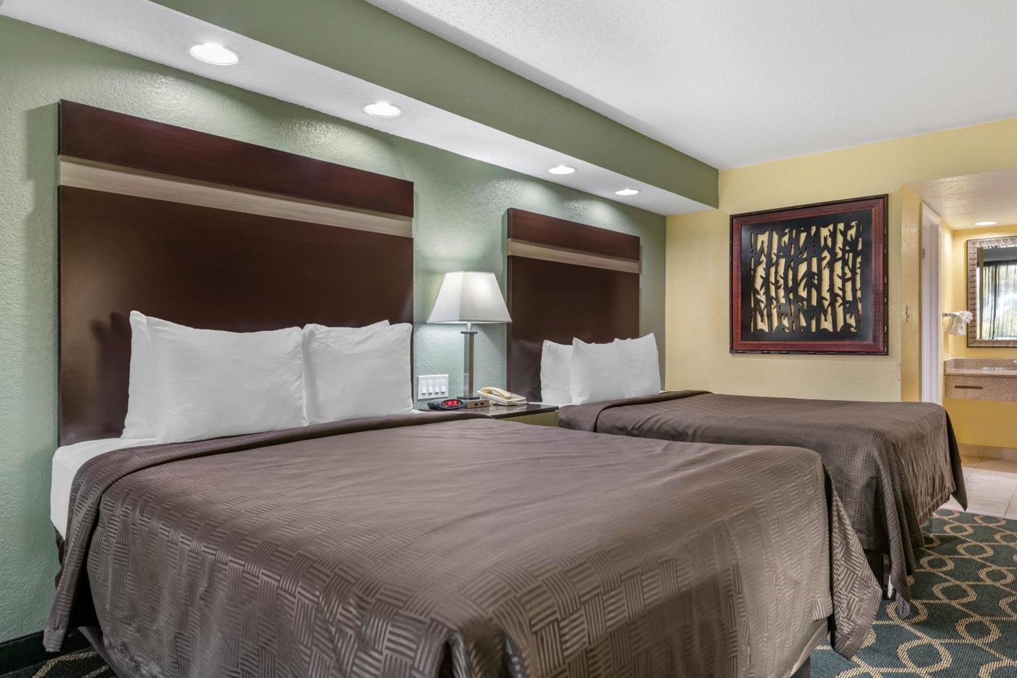 Kamer met 2 Queensize Bedden - Rookvrij