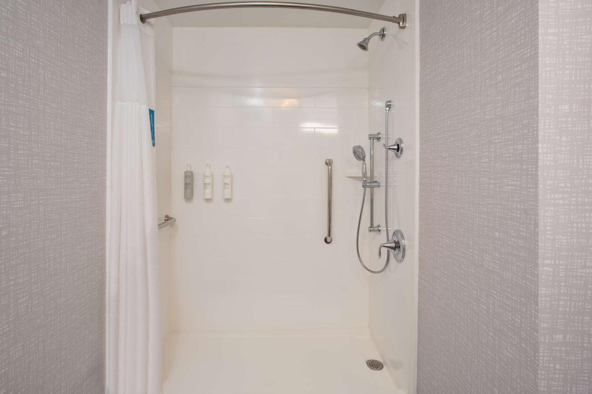 King Studio Suite - Mobility Access/Non-Smoking